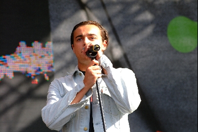 benatfeelthenoiselive2.jpg